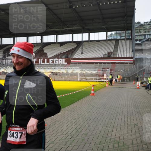 07.12.2025 - St. Pauli X-Mass-Run No. 15 Fabian Wolf http://msf.ph/oto/9398836 07.12.2025 10:54:43 Ziel 656, 692, 1177, 2286, 2328, 2358, 2360, 2832, 3391, 3437 meine-sportfotos.de