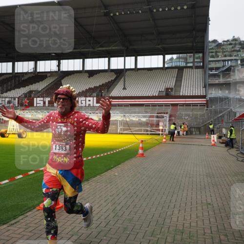 07.12.2025 - St. Pauli X-Mass-Run No. 15 Fabian Wolf http://msf.ph/oto/9398851 07.12.2025 10:54:55 Ziel 692, 1393 meine-sportfotos.de