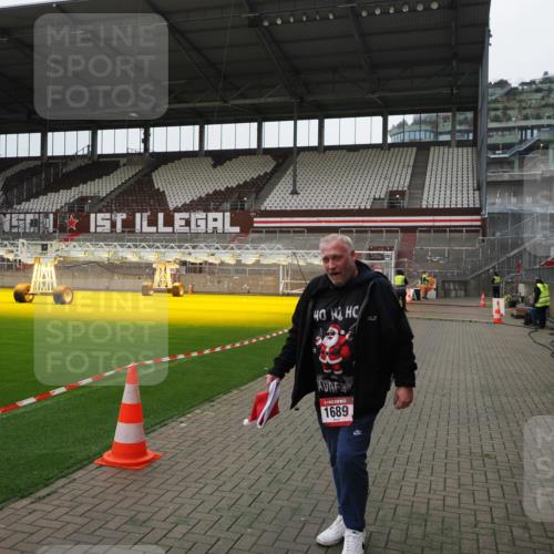 07.12.2025 - St. Pauli X-Mass-Run No. 15 Fabian Wolf http://msf.ph/oto/9398876 07.12.2025 10:55:24 Ziel 1689 meine-sportfotos.de