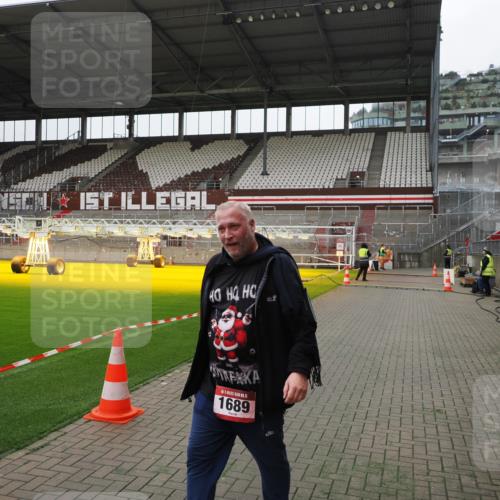 07.12.2025 - St. Pauli X-Mass-Run No. 15 Fabian Wolf http://msf.ph/oto/9398879 07.12.2025 10:55:25 Ziel  meine-sportfotos.de