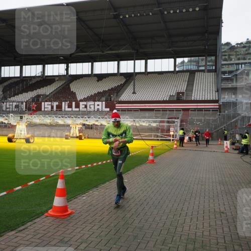 07.12.2025 - St. Pauli X-Mass-Run No. 15 Fabian Wolf http://msf.ph/oto/9398886 07.12.2025 10:55:54 Ziel 2485 meine-sportfotos.de