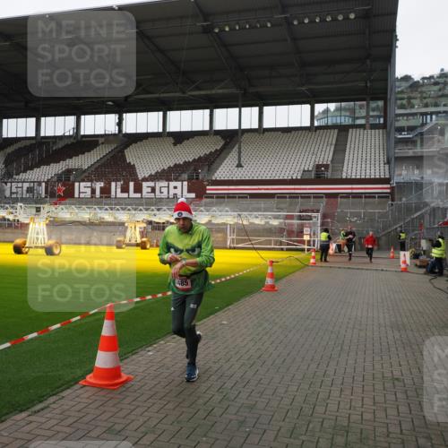 07.12.2025 - St. Pauli X-Mass-Run No. 15 Fabian Wolf http://msf.ph/oto/9398887 07.12.2025 10:55:55 Ziel 2485, 4493 meine-sportfotos.de
