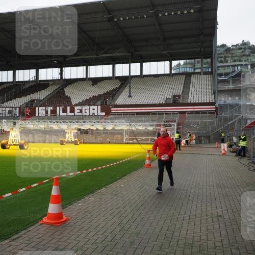 07.12.2025 - St. Pauli X-Mass-Run No. 15 Fabian Wolf http://msf.ph/oto/9398888 07.12.2025 10:56:01 Ziel 2485, 4493 meine-sportfotos.de