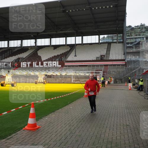 07.12.2025 - St. Pauli X-Mass-Run No. 15 Fabian Wolf http://msf.ph/oto/9398889 07.12.2025 10:56:01 Ziel 2485, 4493 meine-sportfotos.de