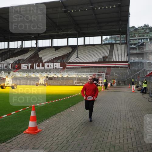 07.12.2025 - St. Pauli X-Mass-Run No. 15 Fabian Wolf http://msf.ph/oto/9398890 07.12.2025 10:56:01 Ziel 2485, 4493 meine-sportfotos.de