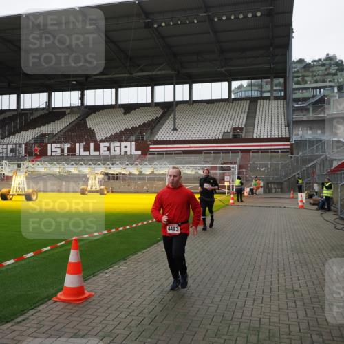 07.12.2025 - St. Pauli X-Mass-Run No. 15 Fabian Wolf http://msf.ph/oto/9398892 07.12.2025 10:56:01 Ziel 2485, 4493 meine-sportfotos.de