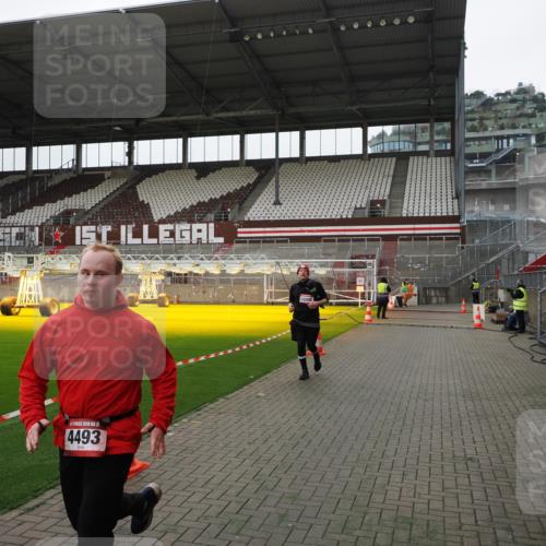 07.12.2025 - St. Pauli X-Mass-Run No. 15 Fabian Wolf http://msf.ph/oto/9398896 07.12.2025 10:56:02 Ziel 2485, 4493 meine-sportfotos.de