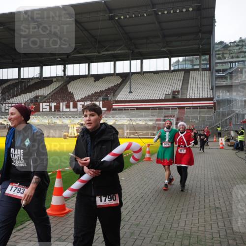 07.12.2025 - St. Pauli X-Mass-Run No. 15 Fabian Wolf http://msf.ph/oto/9398915 07.12.2025 10:56:22 Ziel 951, 955, 1790, 1793, 2170, 4063, 4146 meine-sportfotos.de