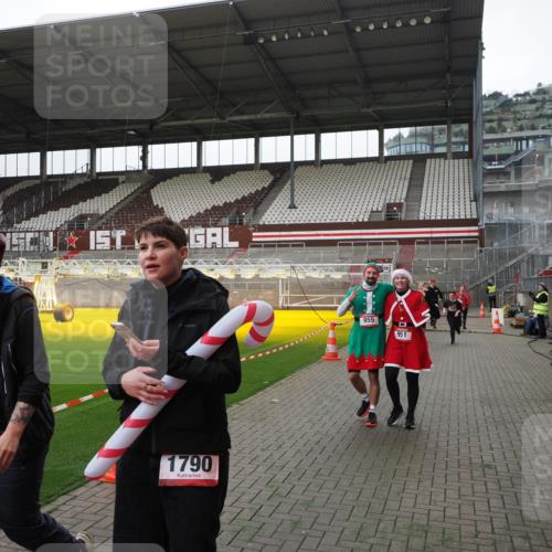 07.12.2025 - St. Pauli X-Mass-Run No. 15 Fabian Wolf http://msf.ph/oto/9398916 07.12.2025 10:56:22 Ziel 951, 955, 1790, 1793, 2170, 4063, 4146 meine-sportfotos.de