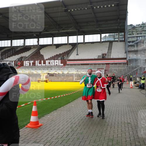 07.12.2025 - St. Pauli X-Mass-Run No. 15 Fabian Wolf http://msf.ph/oto/9398919 07.12.2025 10:56:23 Ziel 951, 955, 1790, 1793, 2170, 4063, 4146 meine-sportfotos.de
