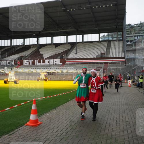 07.12.2025 - St. Pauli X-Mass-Run No. 15 Fabian Wolf http://msf.ph/oto/9398921 07.12.2025 10:56:23 Ziel 951, 955, 1790, 1793, 2170, 4063, 4146 meine-sportfotos.de