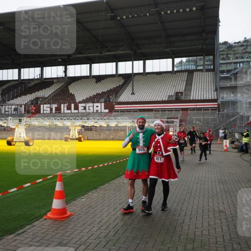 07.12.2025 - St. Pauli X-Mass-Run No. 15 Fabian Wolf http://msf.ph/oto/9398922 07.12.2025 10:56:23 Ziel 951, 955, 1790, 1793, 2170, 4063, 4146 meine-sportfotos.de