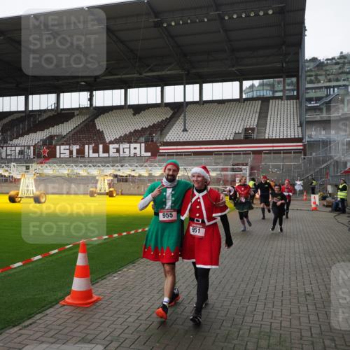 07.12.2025 - St. Pauli X-Mass-Run No. 15 Fabian Wolf http://msf.ph/oto/9398925 07.12.2025 10:56:24 Ziel 951, 955, 1790, 1793, 2170, 4063, 4146 meine-sportfotos.de