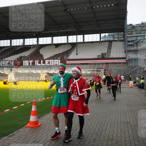 07.12.2025 - St. Pauli X-Mass-Run No. 15 Fabian Wolf http://msf.ph/oto/9398927 07.12.2025 10:56:24 Ziel 951, 955, 1790, 1793, 2170, 4063, 4146 meine-sportfotos.de