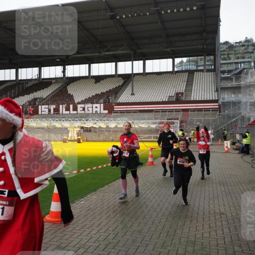 07.12.2025 - St. Pauli X-Mass-Run No. 15 Fabian Wolf http://msf.ph/oto/9398934 07.12.2025 10:56:26 Ziel 951, 955, 1790, 1793, 2170, 4063, 4146 meine-sportfotos.de