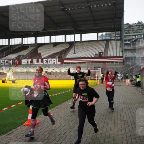 07.12.2025 - St. Pauli X-Mass-Run No. 15 Fabian Wolf http://msf.ph/oto/9398938 07.12.2025 10:56:26 Ziel 951, 955, 1790, 1793, 2170, 4063, 4146 meine-sportfotos.de