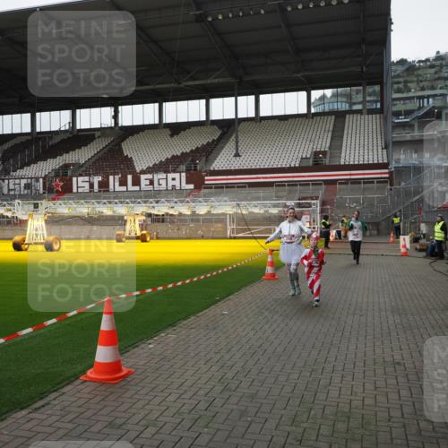 07.12.2025 - St. Pauli X-Mass-Run No. 15 Fabian Wolf http://msf.ph/oto/9398959 07.12.2025 10:56:32 Ziel 236, 248, 759, 2170, 4063, 4146 meine-sportfotos.de