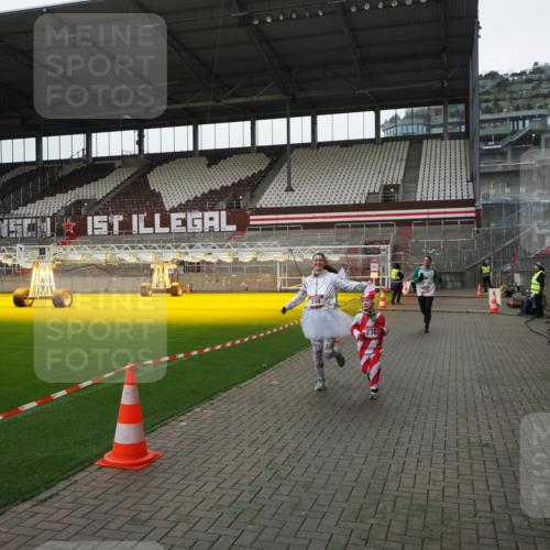 07.12.2025 - St. Pauli X-Mass-Run No. 15 Fabian Wolf http://msf.ph/oto/9398962 07.12.2025 10:56:33 Ziel 236, 248, 759, 2170, 4063, 4146 meine-sportfotos.de