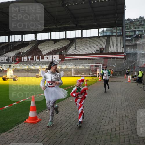 07.12.2025 - St. Pauli X-Mass-Run No. 15 Fabian Wolf http://msf.ph/oto/9398967 07.12.2025 10:56:34 Ziel 236, 248, 759, 2170, 4063, 4146 meine-sportfotos.de
