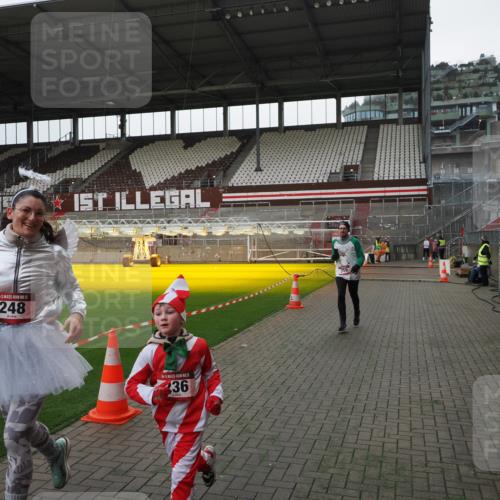 07.12.2025 - St. Pauli X-Mass-Run No. 15 Fabian Wolf http://msf.ph/oto/9398970 07.12.2025 10:56:35 Ziel 236, 248, 759, 2170, 4063, 4146 meine-sportfotos.de