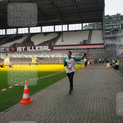 07.12.2025 - St. Pauli X-Mass-Run No. 15 Fabian Wolf http://msf.ph/oto/9398975 07.12.2025 10:56:36 Ziel 236, 248, 759, 2170, 4063, 4146 meine-sportfotos.de