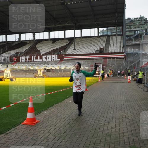 07.12.2025 - St. Pauli X-Mass-Run No. 15 Fabian Wolf http://msf.ph/oto/9398976 07.12.2025 10:56:36 Ziel 236, 248, 759, 2170, 4063, 4146 meine-sportfotos.de