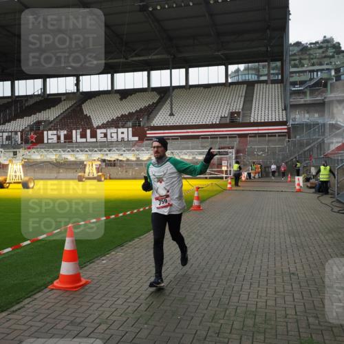 07.12.2025 - St. Pauli X-Mass-Run No. 15 Fabian Wolf http://msf.ph/oto/9398977 07.12.2025 10:56:36 Ziel 236, 248, 759, 2170, 4063, 4146 meine-sportfotos.de