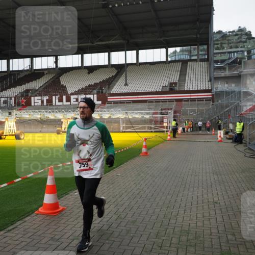 07.12.2025 - St. Pauli X-Mass-Run No. 15 Fabian Wolf http://msf.ph/oto/9398979 07.12.2025 10:56:36 Ziel 236, 248, 759, 2170, 4063, 4146 meine-sportfotos.de