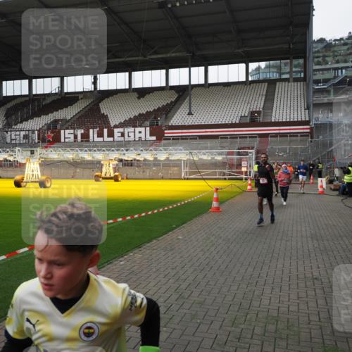 07.12.2025 - St. Pauli X-Mass-Run No. 15 Fabian Wolf http://msf.ph/oto/9398998 07.12.2025 10:56:47 Ziel 55, 236, 248, 417, 555, 568, 759, 2538, 2542, 2664 meine-sportfotos.de