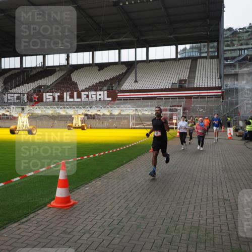 07.12.2025 - St. Pauli X-Mass-Run No. 15 Fabian Wolf http://msf.ph/oto/9399002 07.12.2025 10:56:47 Ziel 55, 236, 248, 417, 555, 568, 759, 2538, 2542, 2664 meine-sportfotos.de