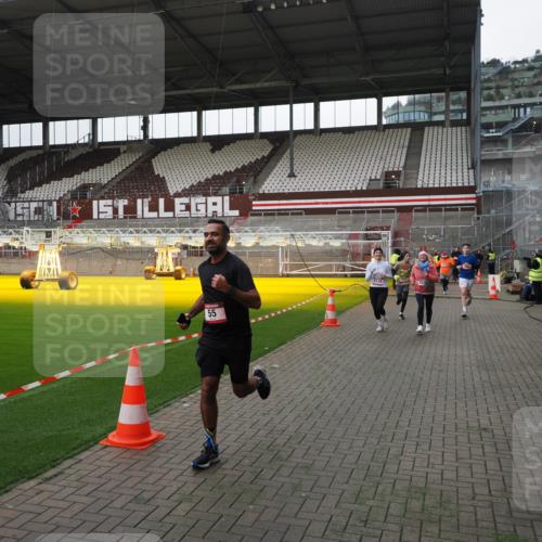 07.12.2025 - St. Pauli X-Mass-Run No. 15 Fabian Wolf http://msf.ph/oto/9399006 07.12.2025 10:56:48 Ziel 55, 417, 555, 568, 759, 2538, 2542, 2664 meine-sportfotos.de