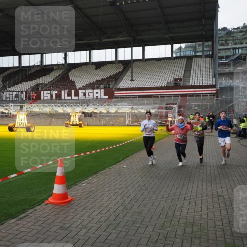 07.12.2025 - St. Pauli X-Mass-Run No. 15 Fabian Wolf http://msf.ph/oto/9399014 07.12.2025 10:56:50 Ziel 55, 417, 555, 568, 759, 1203, 2538, 2542, 2664, 3275 meine-sportfotos.de