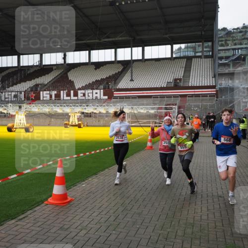 07.12.2025 - St. Pauli X-Mass-Run No. 15 Fabian Wolf http://msf.ph/oto/9399019 07.12.2025 10:56:51 Ziel 55, 417, 555, 566, 568, 1203, 2538, 2542, 2664, 3275 meine-sportfotos.de