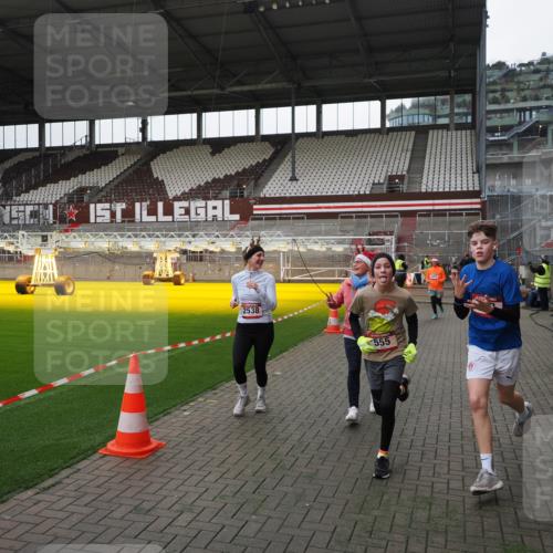 07.12.2025 - St. Pauli X-Mass-Run No. 15 Fabian Wolf http://msf.ph/oto/9399020 07.12.2025 10:56:51 Ziel 55, 417, 555, 566, 568, 1203, 2538, 2542, 2664, 3275 meine-sportfotos.de