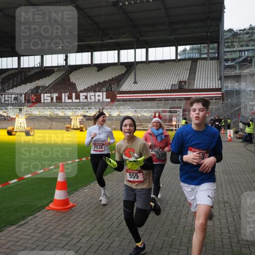 07.12.2025 - St. Pauli X-Mass-Run No. 15 Fabian Wolf http://msf.ph/oto/9399022 07.12.2025 10:56:51 Ziel 55, 417, 555, 566, 568, 1203, 2538, 2542, 2664, 3275 meine-sportfotos.de