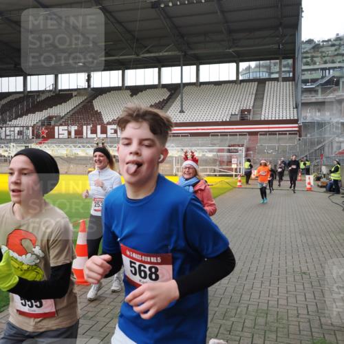 07.12.2025 - St. Pauli X-Mass-Run No. 15 Fabian Wolf http://msf.ph/oto/9399024 07.12.2025 10:56:52 Ziel 55, 417, 555, 566, 568, 763, 1203, 2538, 2542, 2664, 3275 meine-sportfotos.de