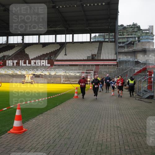 07.12.2025 - St. Pauli X-Mass-Run No. 15 Fabian Wolf http://msf.ph/oto/9399051 07.12.2025 10:57:16 Ziel 130, 251, 280, 773, 1097, 1099, 1387, 2297, 2298, 2665, 3064, 3067 meine-sportfotos.de
