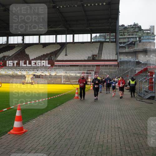 07.12.2025 - St. Pauli X-Mass-Run No. 15 Fabian Wolf http://msf.ph/oto/9399052 07.12.2025 10:57:16 Ziel 130, 251, 280, 773, 1097, 1099, 1387, 2297, 2298, 2665, 3064, 3067 meine-sportfotos.de