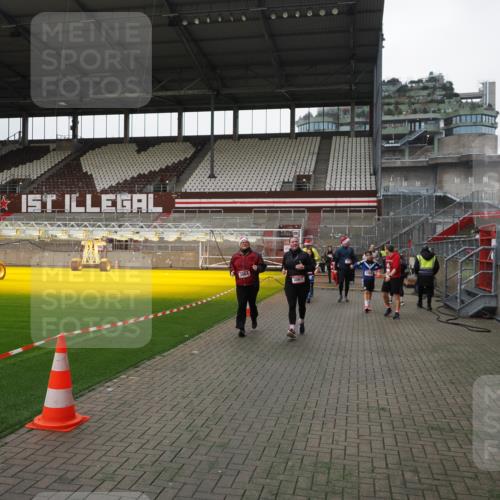 07.12.2025 - St. Pauli X-Mass-Run No. 15 Fabian Wolf http://msf.ph/oto/9399056 07.12.2025 10:57:17 Ziel 130, 251, 280, 773, 1097, 1099, 1387, 2290, 2296, 2297, 2298, 2665, 3064, 3067 meine-sportfotos.de
