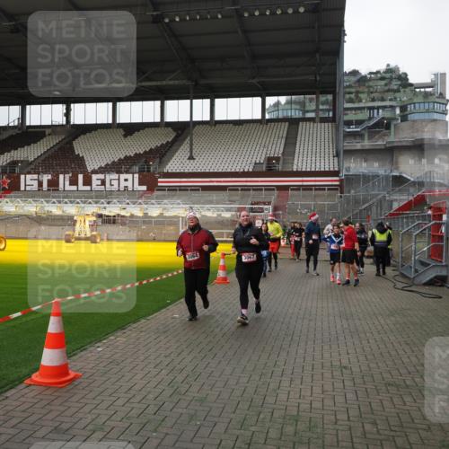 07.12.2025 - St. Pauli X-Mass-Run No. 15 Fabian Wolf http://msf.ph/oto/9399060 07.12.2025 10:57:18 Ziel 130, 251, 280, 773, 1097, 1099, 1387, 2290, 2296, 2297, 2298, 2665, 3064, 3067 meine-sportfotos.de