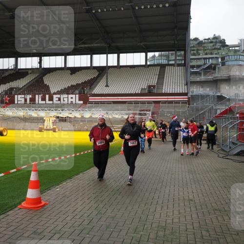 07.12.2025 - St. Pauli X-Mass-Run No. 15 Fabian Wolf http://msf.ph/oto/9399062 07.12.2025 10:57:18 Ziel 130, 251, 280, 773, 1097, 1099, 1387, 2290, 2296, 2297, 2298, 2665, 3064, 3067 meine-sportfotos.de