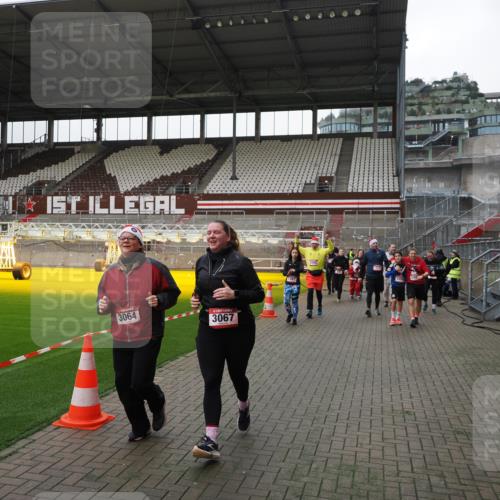 07.12.2025 - St. Pauli X-Mass-Run No. 15 Fabian Wolf http://msf.ph/oto/9399066 07.12.2025 10:57:19 Ziel 130, 251, 280, 773, 1097, 1099, 1387, 2290, 2296, 2297, 2298, 2665, 3064, 3067 meine-sportfotos.de