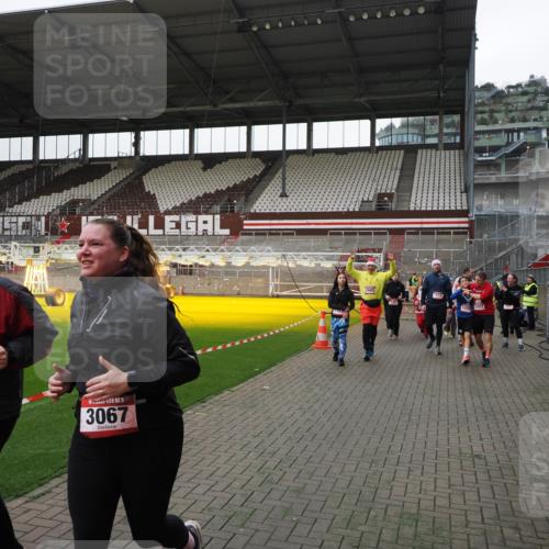 07.12.2025 - St. Pauli X-Mass-Run No. 15 Fabian Wolf http://msf.ph/oto/9399070 07.12.2025 10:57:20 Ziel 130, 251, 280, 773, 1097, 1099, 1387, 2290, 2296, 2297, 2298, 2665, 3064, 3067 meine-sportfotos.de