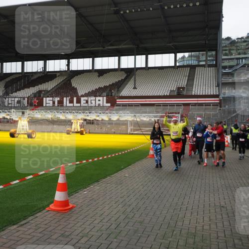 07.12.2025 - St. Pauli X-Mass-Run No. 15 Fabian Wolf http://msf.ph/oto/9399074 07.12.2025 10:57:21 Ziel 130, 251, 280, 773, 994, 1097, 1099, 1387, 2290, 2296, 2297, 2298, 2665, 3064, 3067 meine-sportfotos.de
