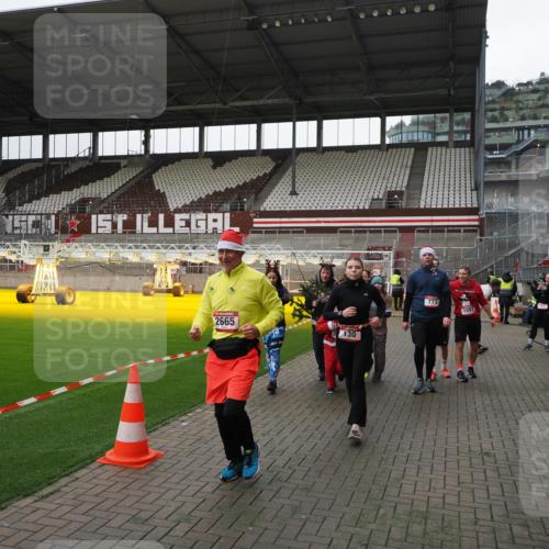 07.12.2025 - St. Pauli X-Mass-Run No. 15 Fabian Wolf http://msf.ph/oto/9399084 07.12.2025 10:57:23 Ziel 130, 251, 280, 773, 994, 1097, 1099, 1387, 2290, 2296, 2297, 2298, 2665, 3064, 3067 meine-sportfotos.de