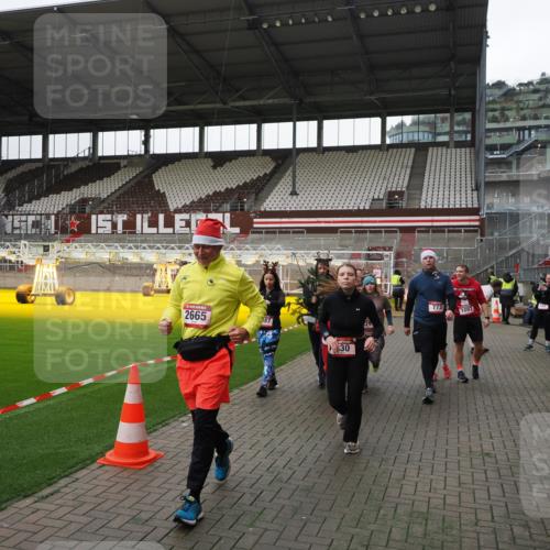 07.12.2025 - St. Pauli X-Mass-Run No. 15 Fabian Wolf http://msf.ph/oto/9399085 07.12.2025 10:57:23 Ziel 130, 251, 280, 773, 994, 1097, 1099, 1387, 2290, 2296, 2297, 2298, 2665, 3064, 3067 meine-sportfotos.de