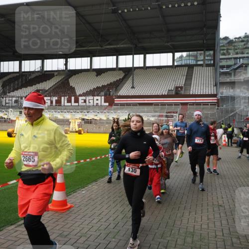 07.12.2025 - St. Pauli X-Mass-Run No. 15 Fabian Wolf http://msf.ph/oto/9399088 07.12.2025 10:57:24 Ziel 130, 251, 280, 773, 994, 1097, 1099, 1387, 2290, 2296, 2297, 2298, 2665, 3064, 3067 meine-sportfotos.de