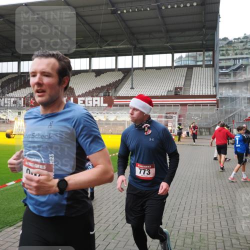 07.12.2025 - St. Pauli X-Mass-Run No. 15 Fabian Wolf http://msf.ph/oto/9399100 07.12.2025 10:57:27 Ziel 130, 251, 773, 994, 1213, 1387, 2290, 2296, 2297, 2298, 2665, 3064, 3067 meine-sportfotos.de