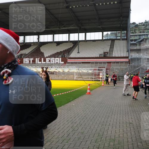 07.12.2025 - St. Pauli X-Mass-Run No. 15 Fabian Wolf http://msf.ph/oto/9399101 07.12.2025 10:57:27 Ziel 130, 251, 773, 994, 1213, 1387, 2290, 2296, 2297, 2298, 2665, 3064, 3067 meine-sportfotos.de