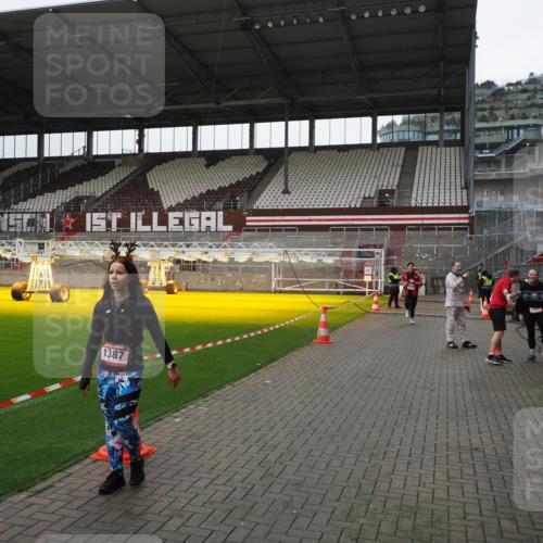 07.12.2025 - St. Pauli X-Mass-Run No. 15 Fabian Wolf http://msf.ph/oto/9399103 07.12.2025 10:57:28 Ziel 130, 251, 773, 994, 1213, 1387, 2290, 2296, 2297, 2298, 2665, 3064, 3067 meine-sportfotos.de